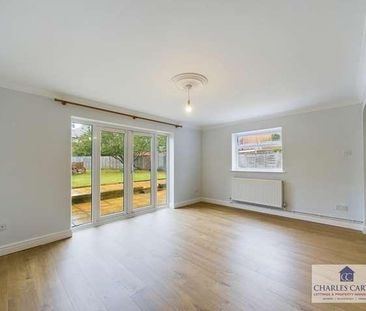 Cotswold Garden, Tewkesbury, GL20 - Photo 3