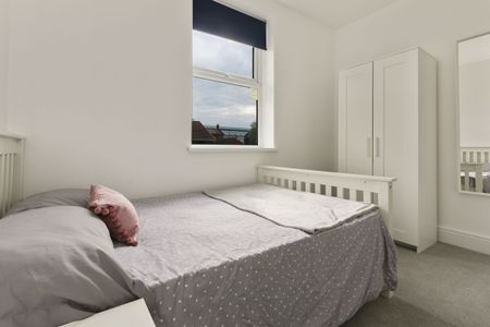 4 bedroom terraced house to rent - Photo 4