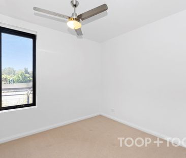 Stylish Apartment with Modern Amenities in Bowden! - Photo 4