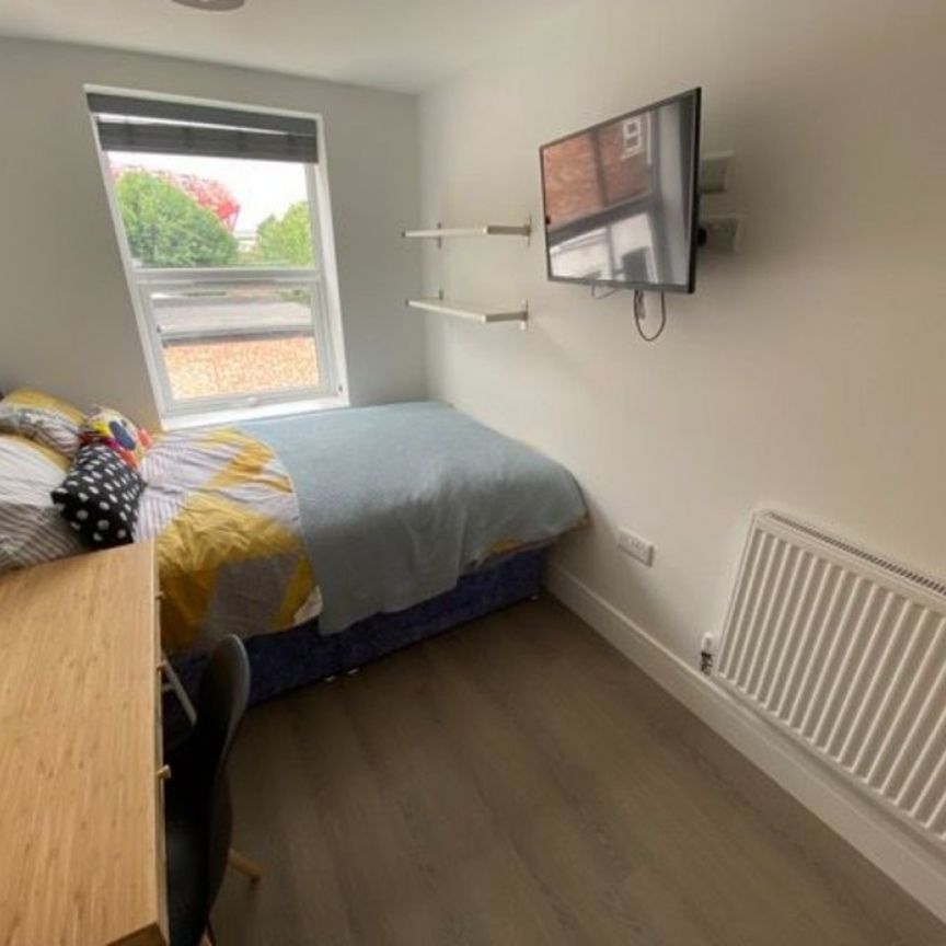 3 bed Apartment for Rent - Photo 1