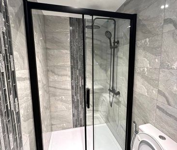 Shared Room to let in a shared flat - for single female only- £850 ... - Photo 5