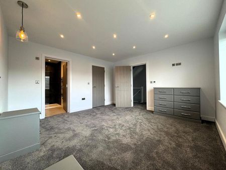 5 bedroom detached house to rent - Photo 4