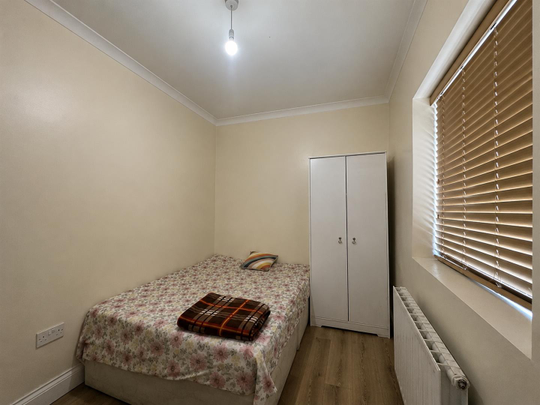 Stamford Close, Southall - Photo 1