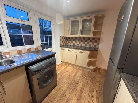 3 bedroom terraced house to rent - Photo 3