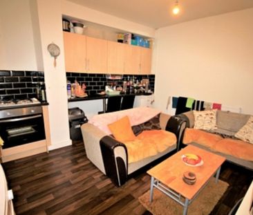 3 Bed - 142 Hyde Park Road, Woodhouse, Leeds - LS6 1AJ - Student - Photo 3