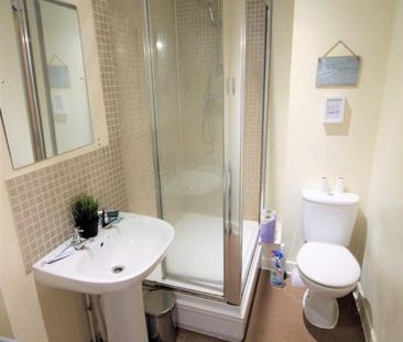 3 bedroom flat to rent - Photo 4