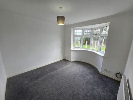 Three bedroom semi-detached house - Photo 3