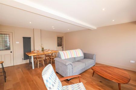 5 bedroom semi-detached house to rent - Photo 2