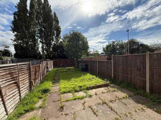 4 bedroom terraced house to rent - Photo 1