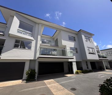 Petone 3 Bedrooms - Photo 2