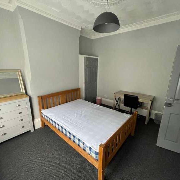 City Centre, Arthur Street Student House - Minute Walk From Ntu, NG7 - Photo 1