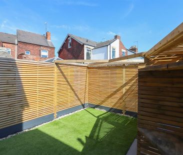 3 bedroom semi-detached house to rent - Photo 5