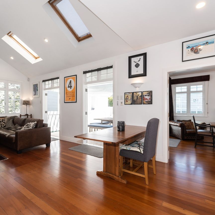 Luxurious Fully Furnished Home with Pool and Gym in Prime Epsom Location - Photo 1