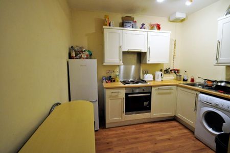 4 bedroom flat to rent - Photo 3