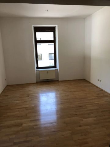 Geräumige, ruhig gelegene 2- Zimmer- Wohnung mit möblierter Küche in zentraler Lage Ried - Foto 5