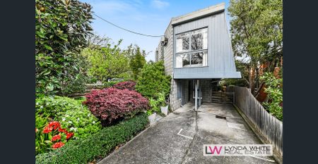 Quiet and Convenient, Exclusively The Vaucluse - Photo 4