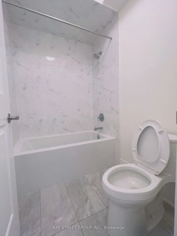 Detached Home For Lease | N9245919 - Photo 2