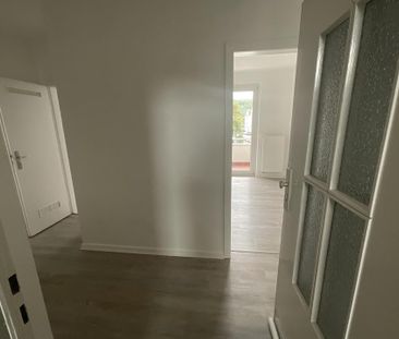 3 Zimmer Wohnung in der 1. Etage mit Balkon & Tageslichtbad & Kelle... - Foto 1