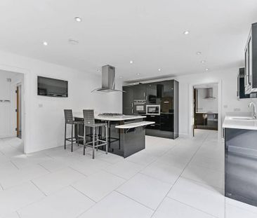 5 bedroom detached house to rent - Photo 1