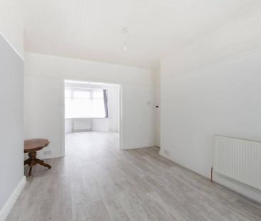 4 bedroom semi-detached house to rent - Photo 2