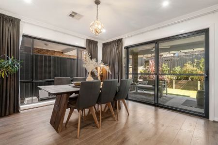 Your Grand Dream Home Has Arrived - Luxury, Comfort & Convenience !! - Photo 4