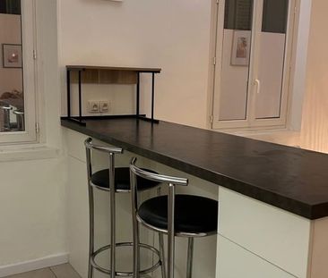 Location Appartement P2 rénové(e) Marseille 5ème - Photo 1