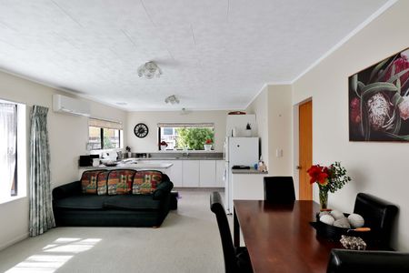 Sunny 2 Bedroom in Naenae - Photo 2