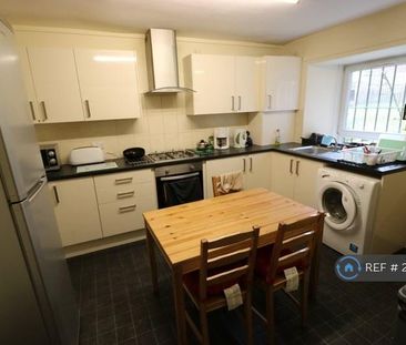 1 bedroom in a flat share to rent - Photo 5