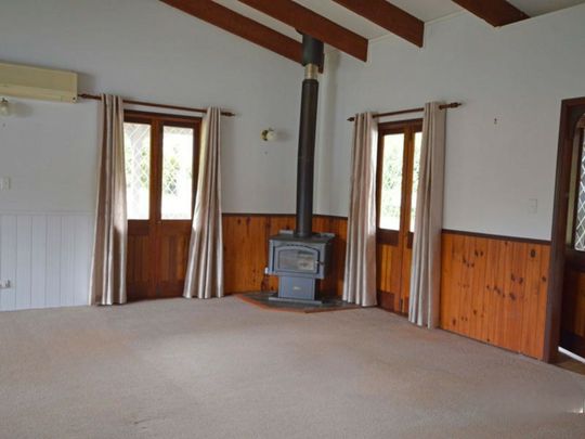 Warm and Cosy Home - Photo 1