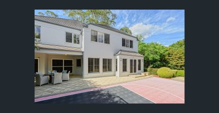 5-Bedroom House for Rent - Photo 2