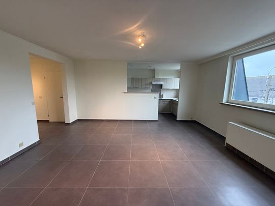 WANZELE - Ruim appartement mét garage. - Photo 1