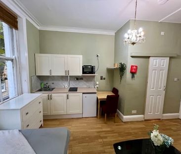 Studio Flat, Castletown Road, W14 - Photo 6