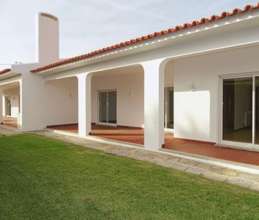 Traditional five-bedroom villa with pool and garden in Areia, Cascais. - Photo 5