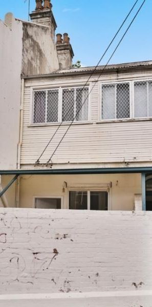 Affordable Room with Private Bathroom and Living Room/Study in Conveniently Located Guest House - Photo 1