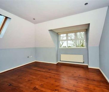 Abbey House, Wesley Place, Epsom, Surrey, KT18 - Photo 2