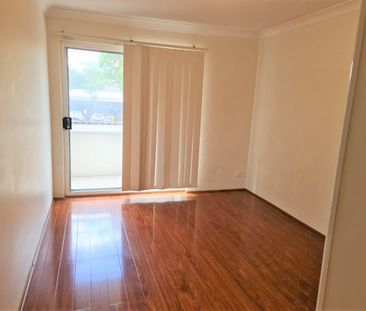 SPACIOUS 2 BEDROOM UNIT WITH GARAGE! - Photo 4