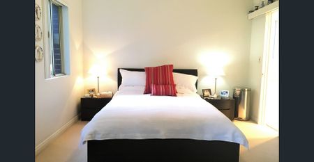 Fully Renovated unit in popular May Street - Photo 3