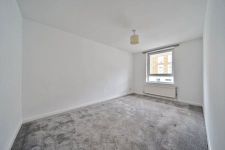 3 bedroom flat to rent - Photo 3