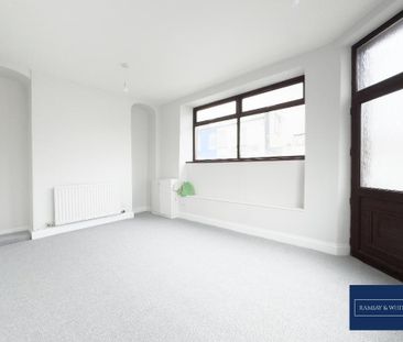 4 bedroom end of terrace house to rent - Photo 1