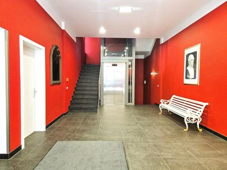 Palais Bismarck! Sonnige 4-Zimmer-Wohnung mit Balkon, 80 m² WNFL, Küche möbliert! WG-geeignet! Landstraßennähe! - Photo 3