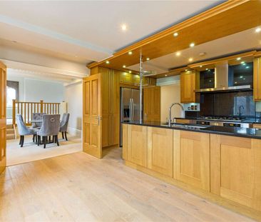 Superb three bedroom duplex apartment set within the grounds of Ess... - Photo 6