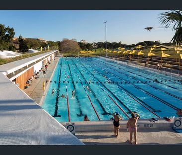 Stylishly Renovated Split-Level Apartment in Prime City Fringe Loca... - Photo 4