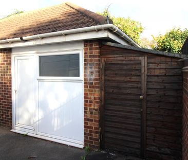 2 bedroom ground floor flat to rent - Photo 3