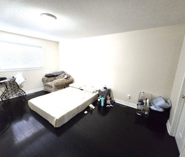 For Lease - 25 Commodore Drive, Brampton, Ontario - Photo 4