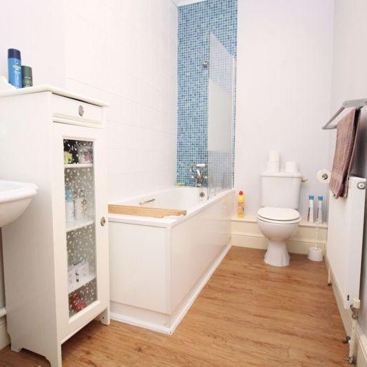 1 bedroom in a house share to rent - Photo 1