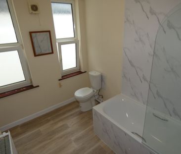 2 bed Apartment - To Let - Photo 5