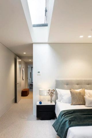 “Luxurious Beachside Living in the Heart of St Kilda” - Photo 2