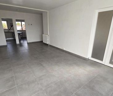 Location Appartement 3 pièces 78m² LA ROCHE SUR YON 85000 - Photo 3