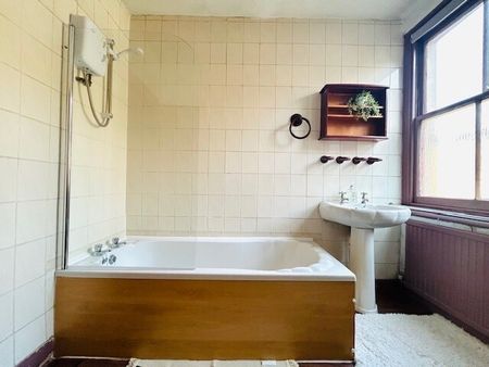 Chigwell Road, South Woodford, E18, London - Photo 5