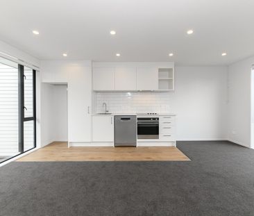 Modern Designer living in New Lynn - Photo 4
